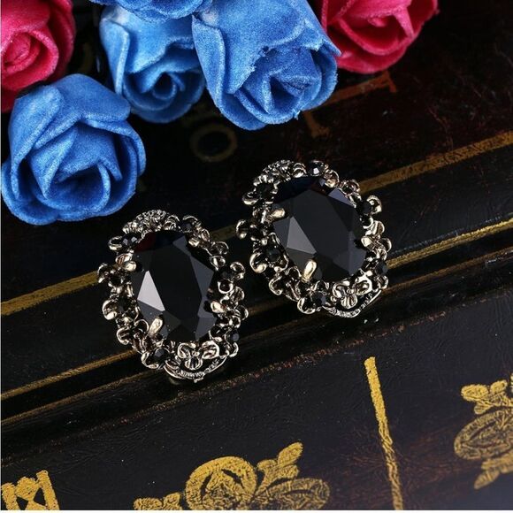 Antique Yellow Gold with Black Onyx Austrian Crystal Cameo Clip On Stud Earrings - Picture 2 of 5